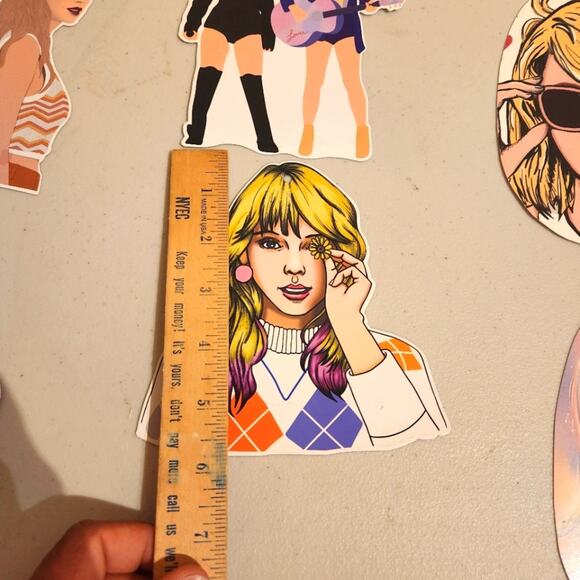 Taylor Swift Hangable Cut Outs Set Of 9 - Picture 5 of 7